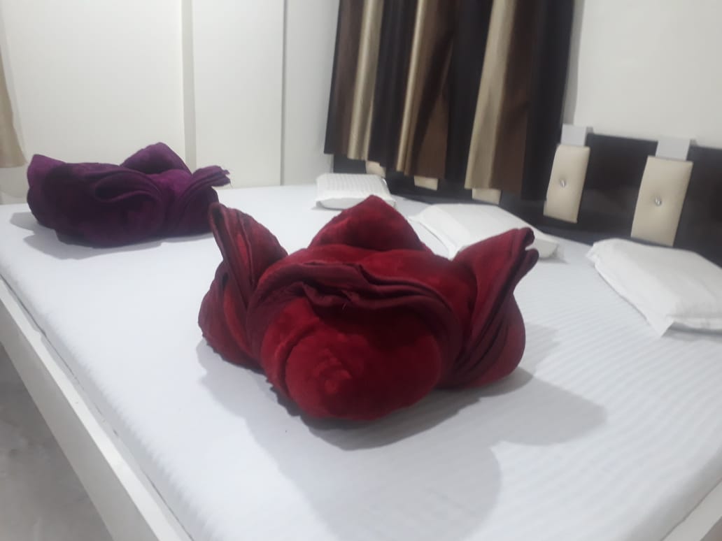 Hotel Arzoo Palace - Tap to explore photos