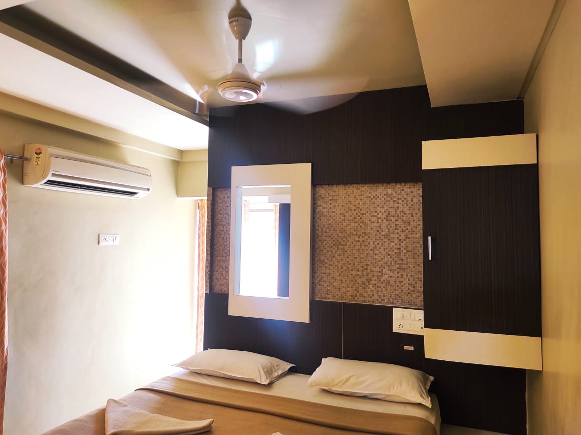 Hotel Sham Suman - Tap to explore photos