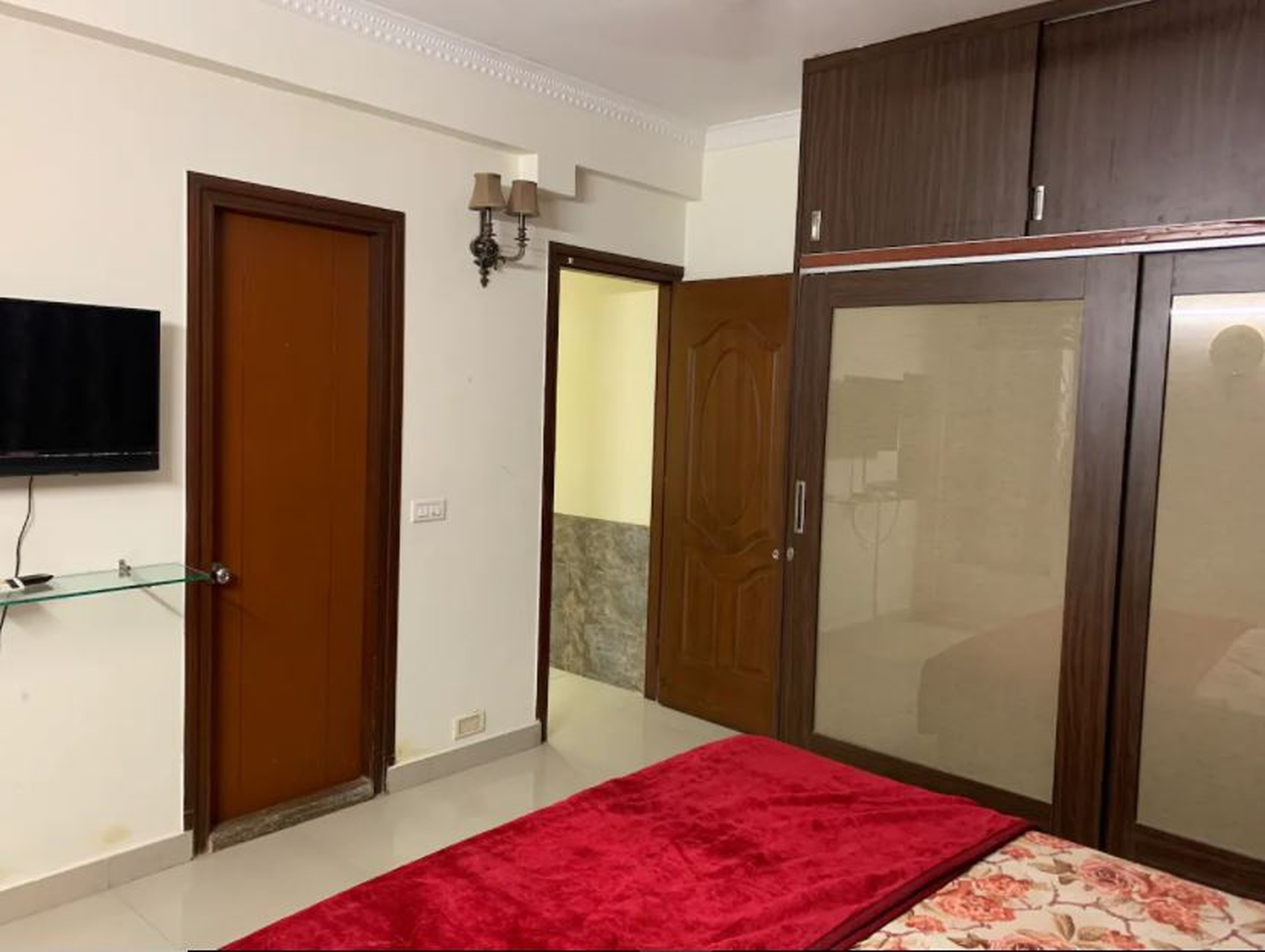Luxurious 3bhk in the heart of the city - Tap to explore photos
