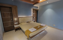 Double Bed Ac