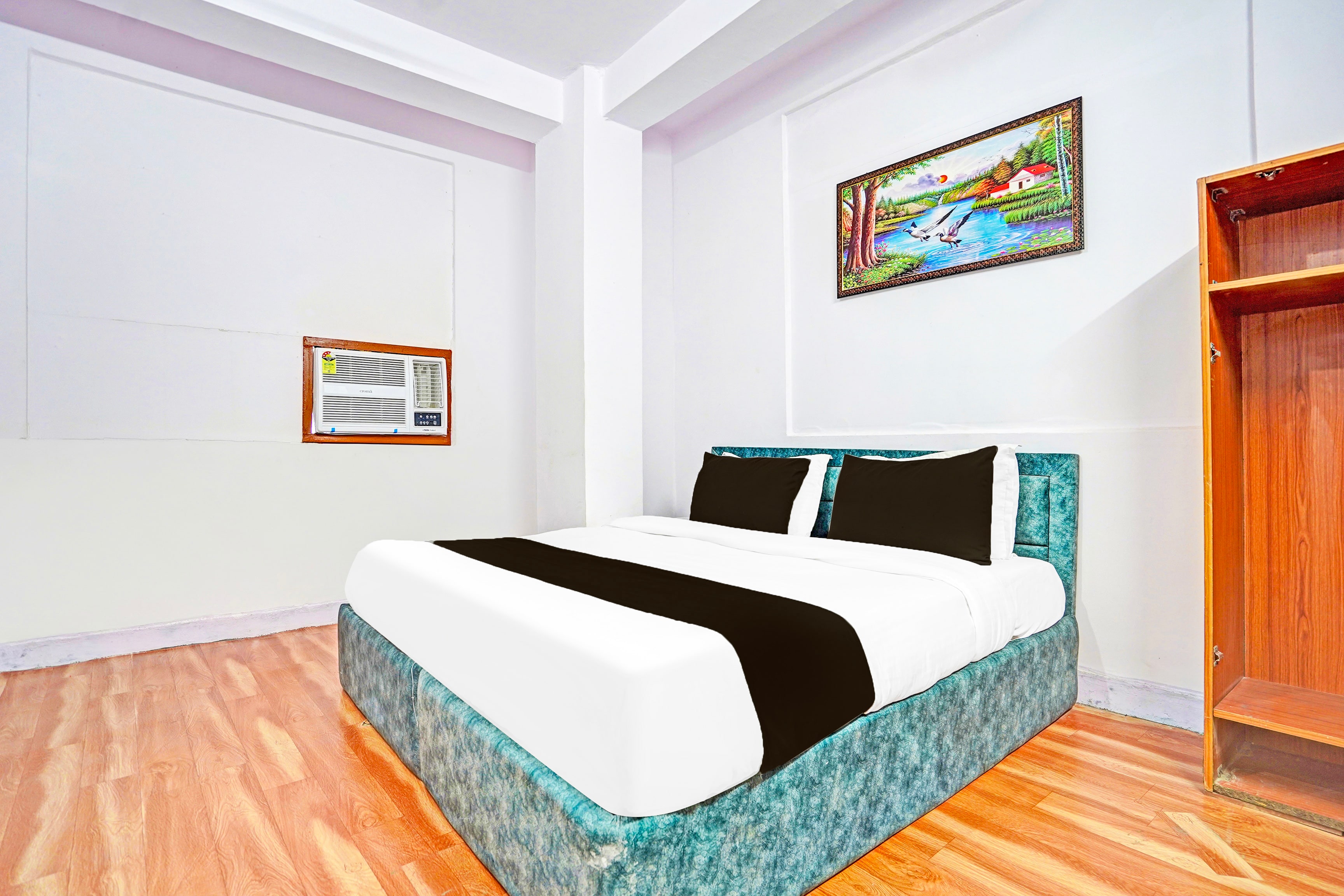 Super Hotel O Pacific Stay - Tap to explore photos