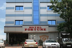 Hotel Fortune, Uran