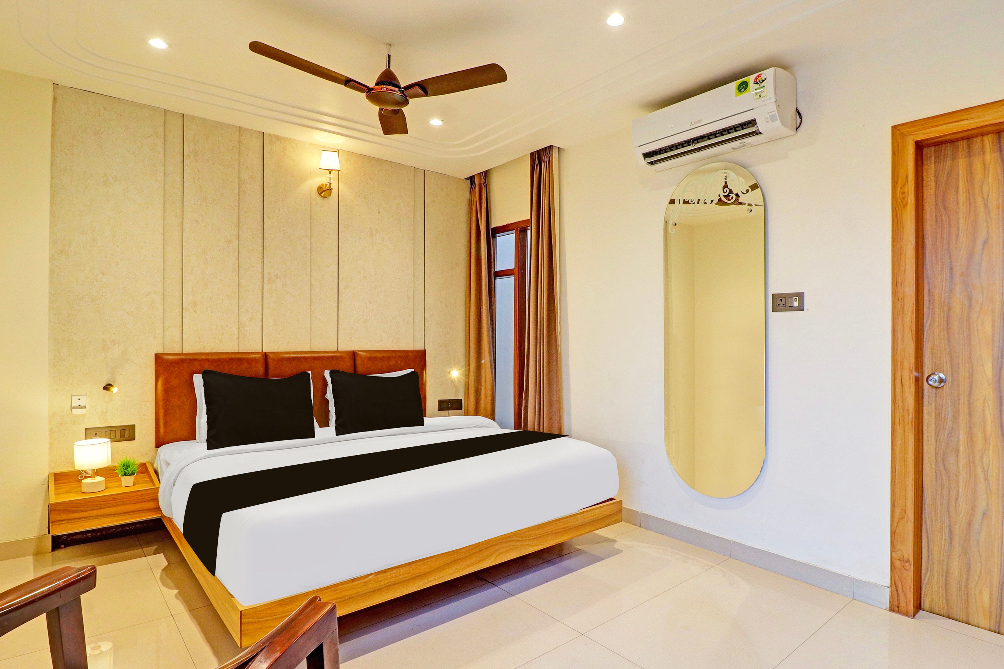Super Townhouse Patel Nagar Near Saharanpur Chowk Dehradun - Tap to explore photos