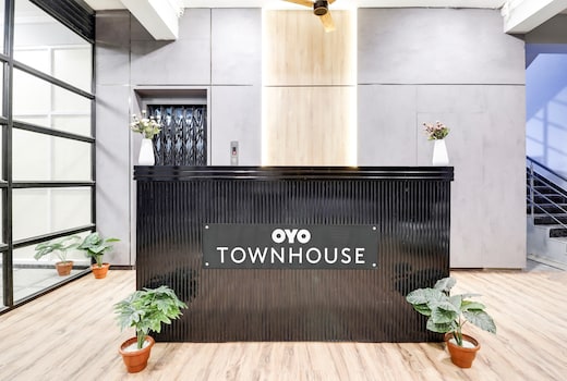 Townhouse De Alphabet Hotel Kukatpally Nexus Mall