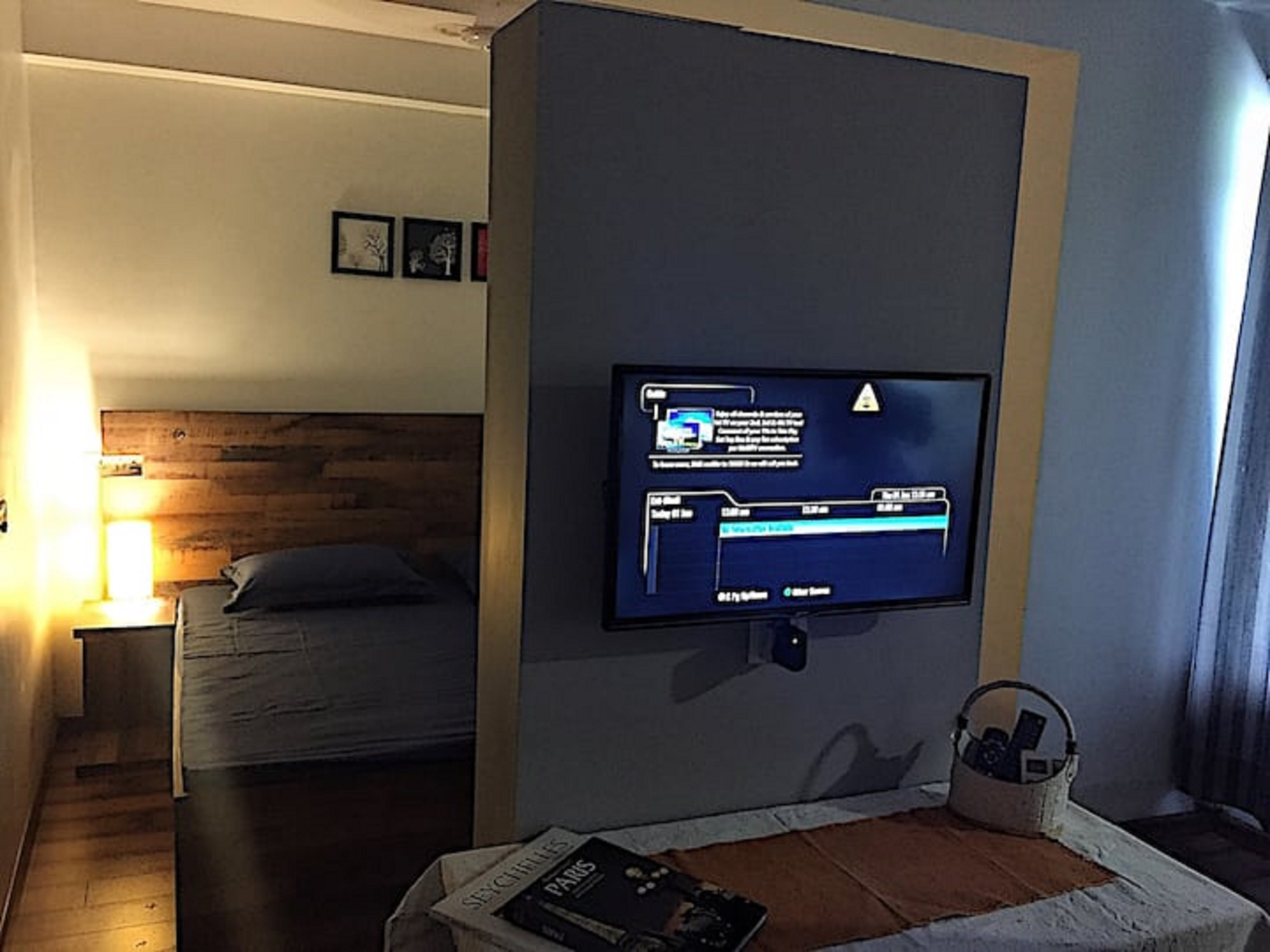 Studio 1 Serviced Studio Aptt. Near Airport: Vasant Kunj - Tap to explore photos