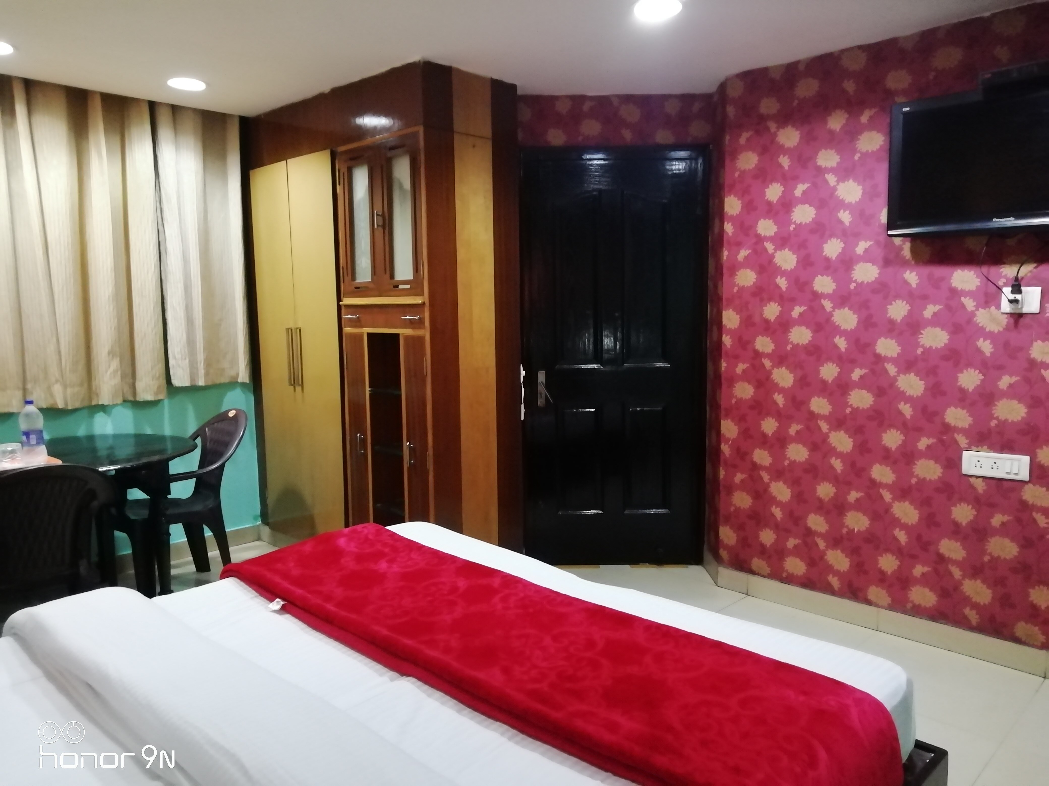 Chittranjan Guest House - Tap to explore photos