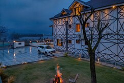 Lakewalk Suites, Srinagar