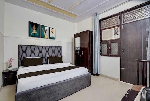 Hotel O Dwarka Mor Metro Station