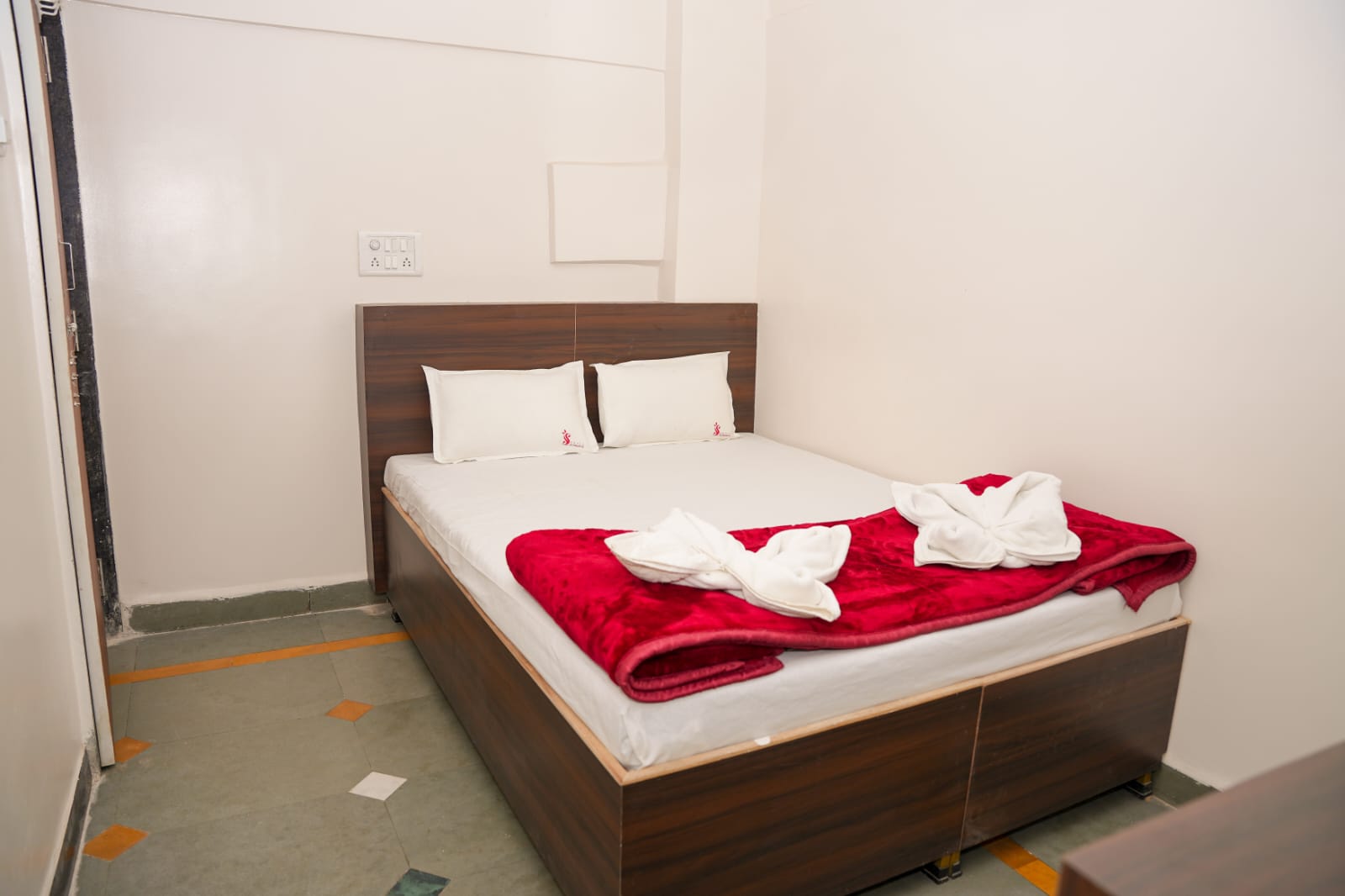 Double Bed Non AC 1