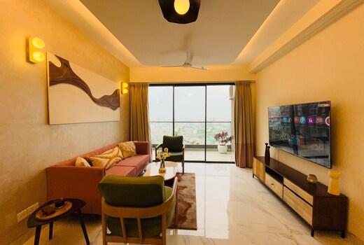 Stylish 3BHK Apt, on Golf Cr. extn road (No Party)