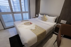 KRUSHNAI DELUX BANQUET HALL , CONFERENCE HALL,LODGING AND BOARDING, Tasgaon