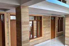 Vijaya Inn Close to Bus Stand, Badrinath