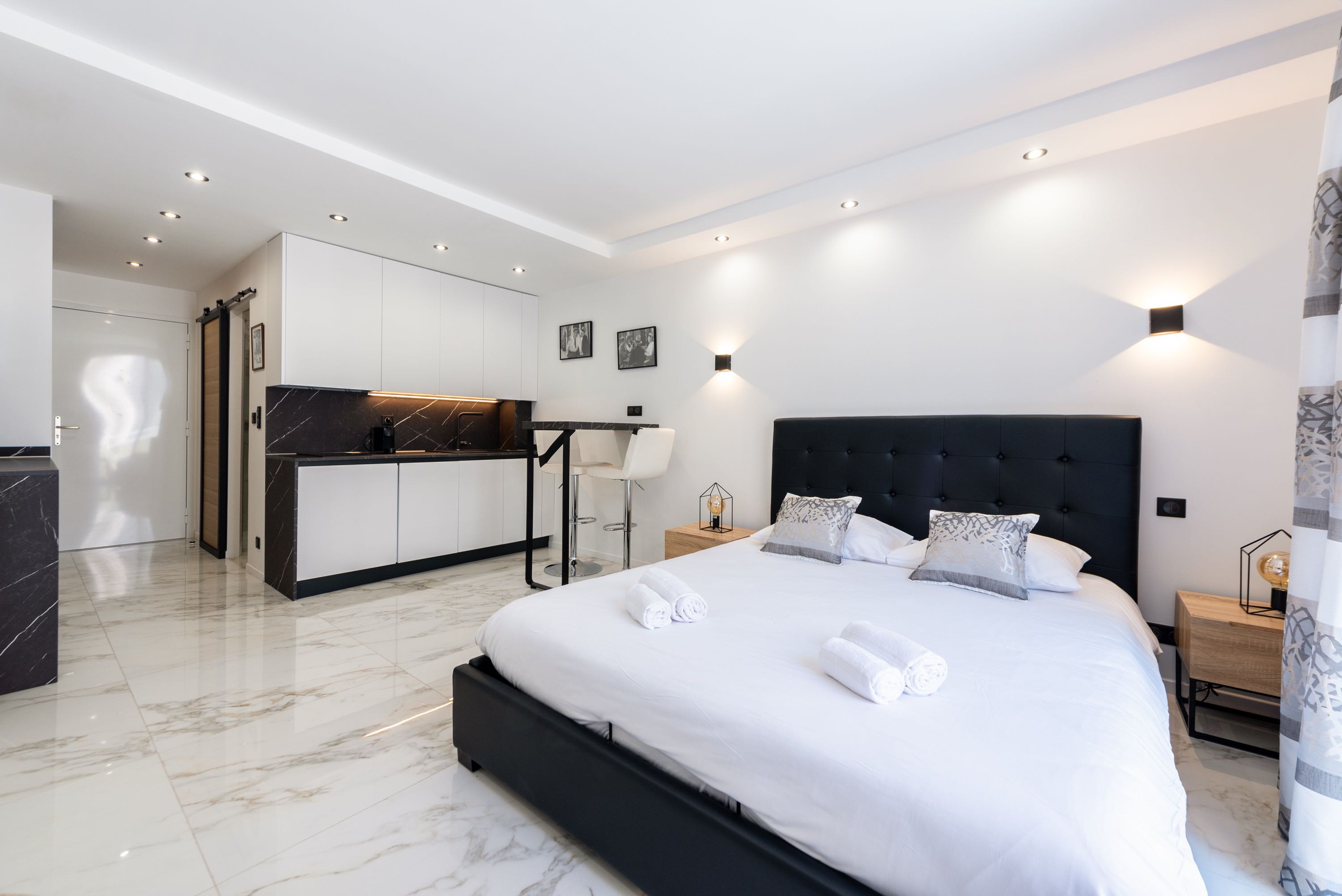 Large studio 50m Cannes beach terrace sea view - Tap to explore photos