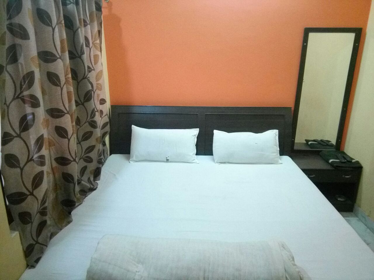 Surjyoday Deluxe Paying Guest House - Tap to explore photos
