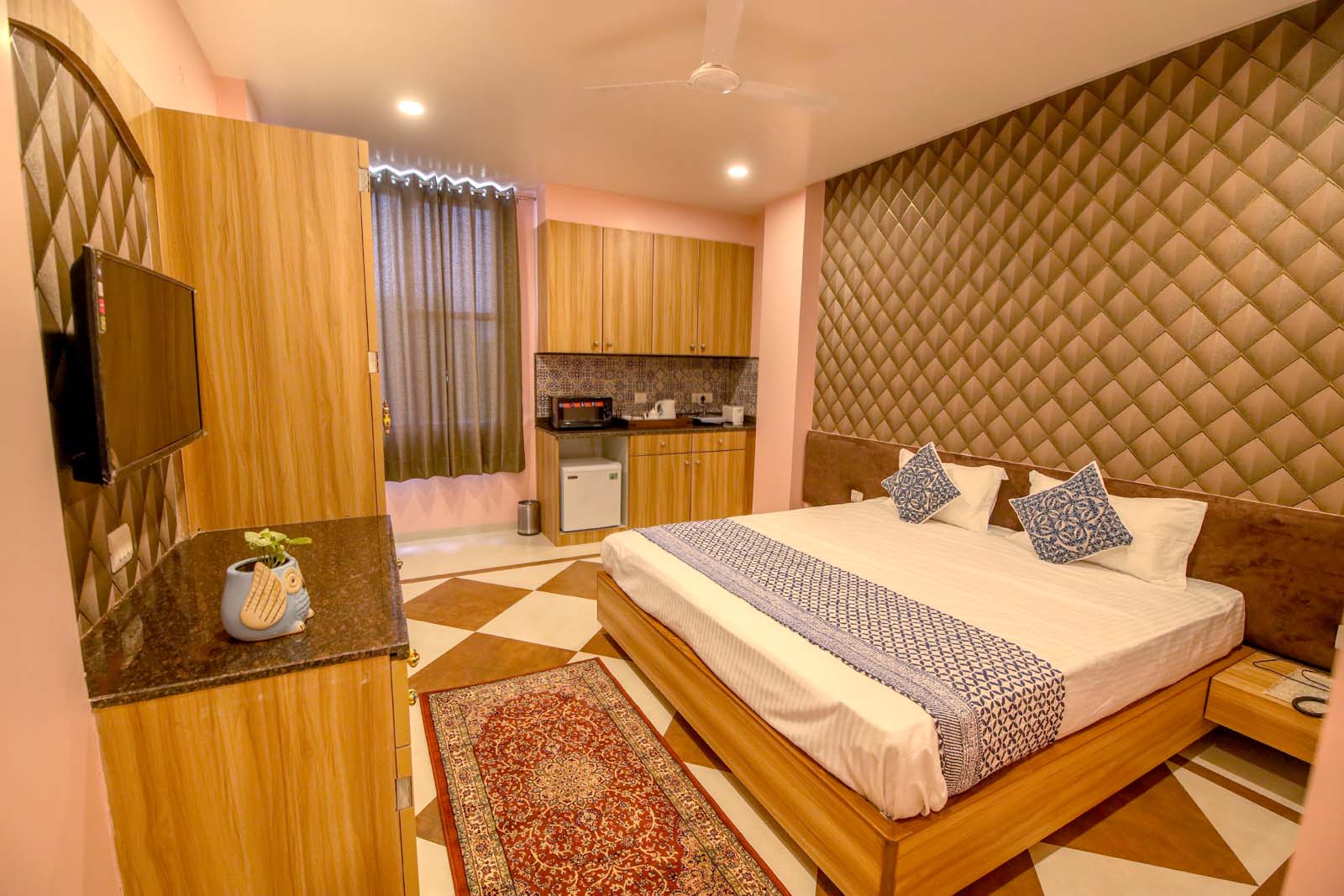 Hotel Gems Suites - Tap to explore photos
