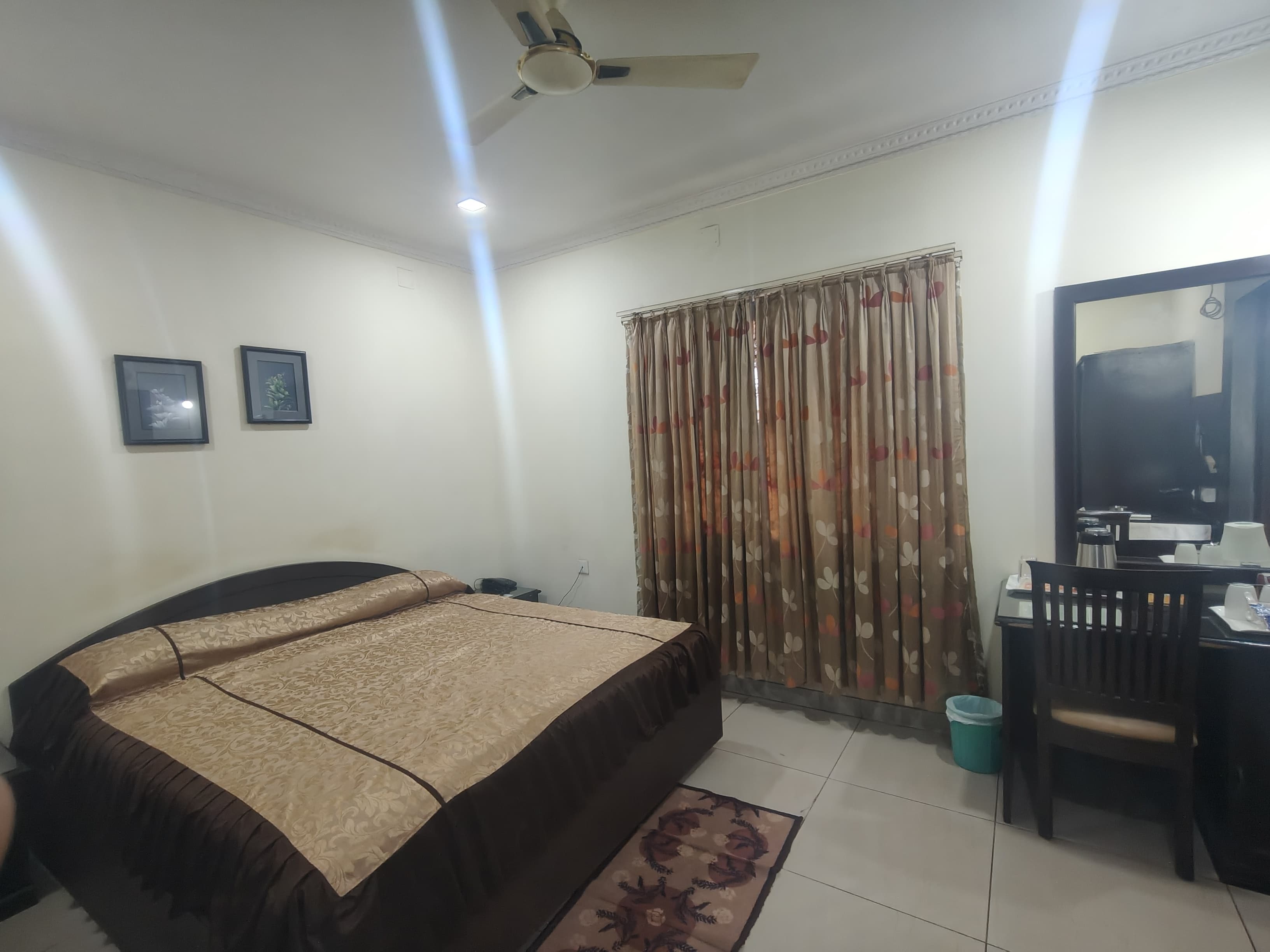 HOTEL LUCKY INDIA - Tap to explore photos