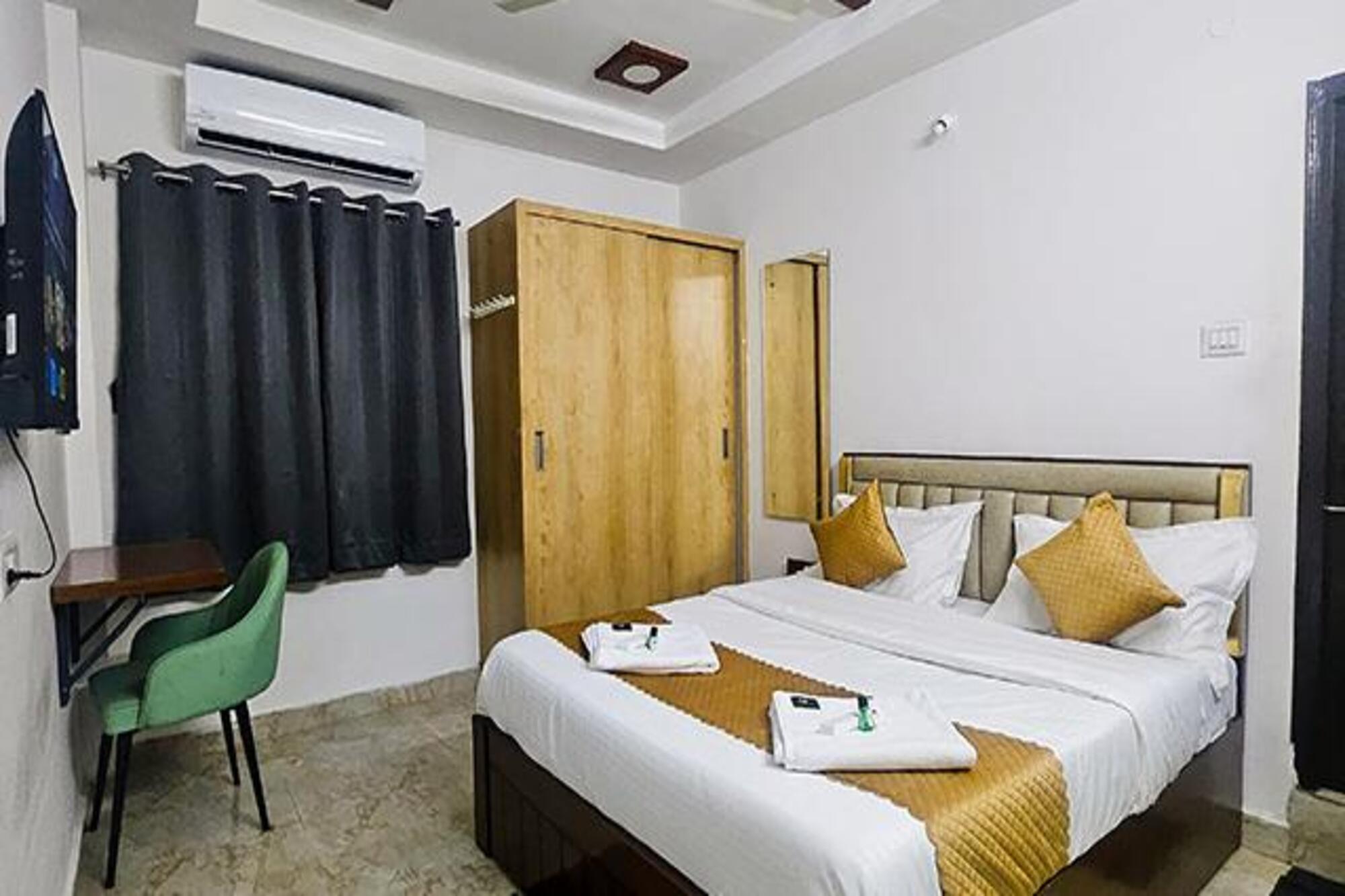 FabHotel Dolce Vita Grand - Tap to explore photos