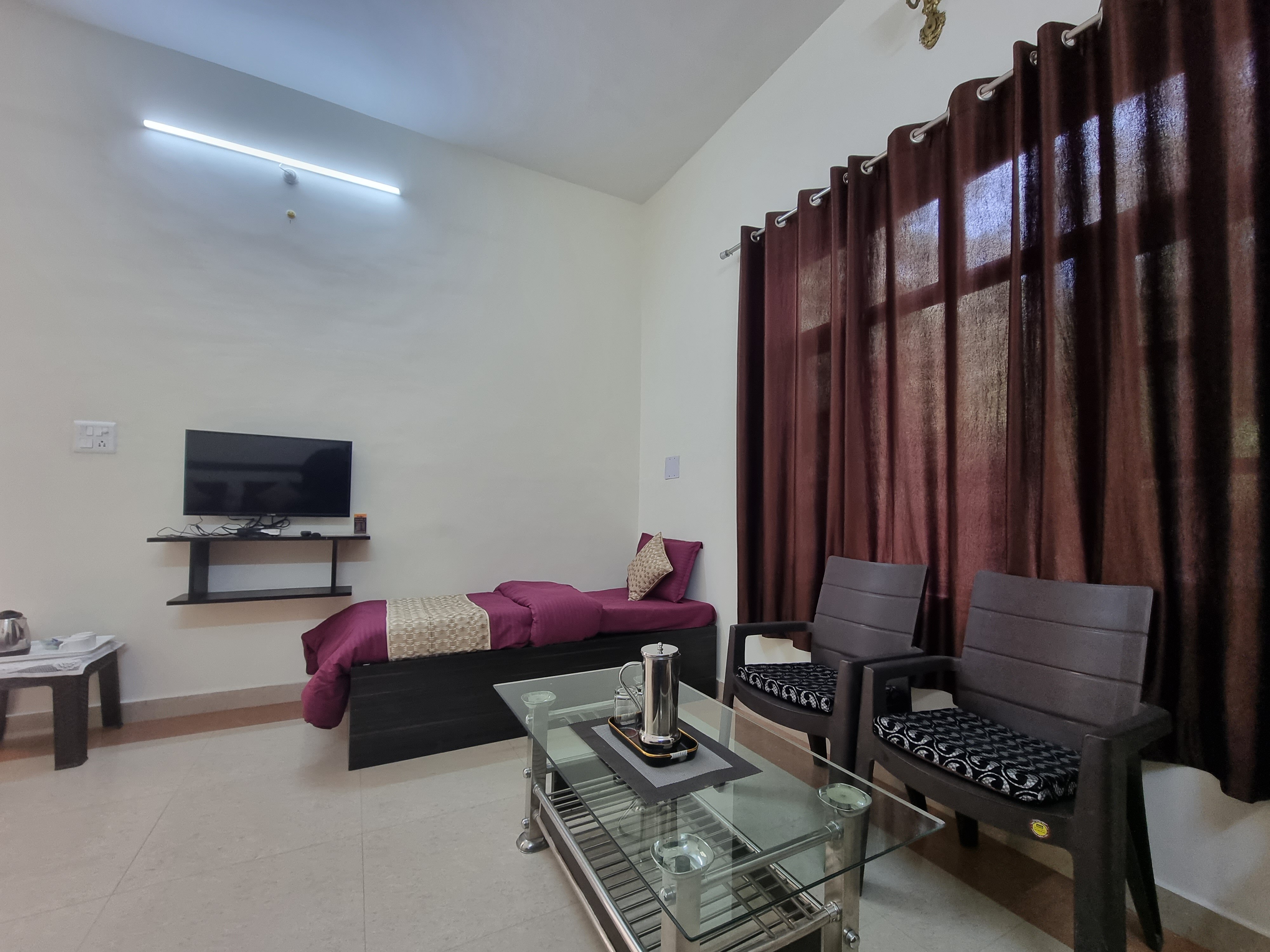 Crown Royal Homestay Dalhousie - Tap to explore photos