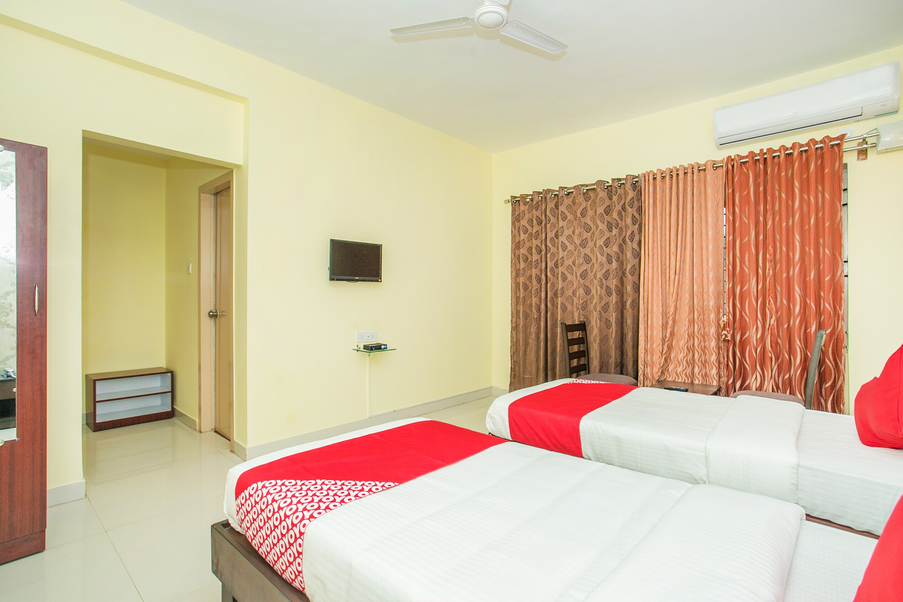 Super Hotel O Gymkhana Comforts - Tap to explore photos
