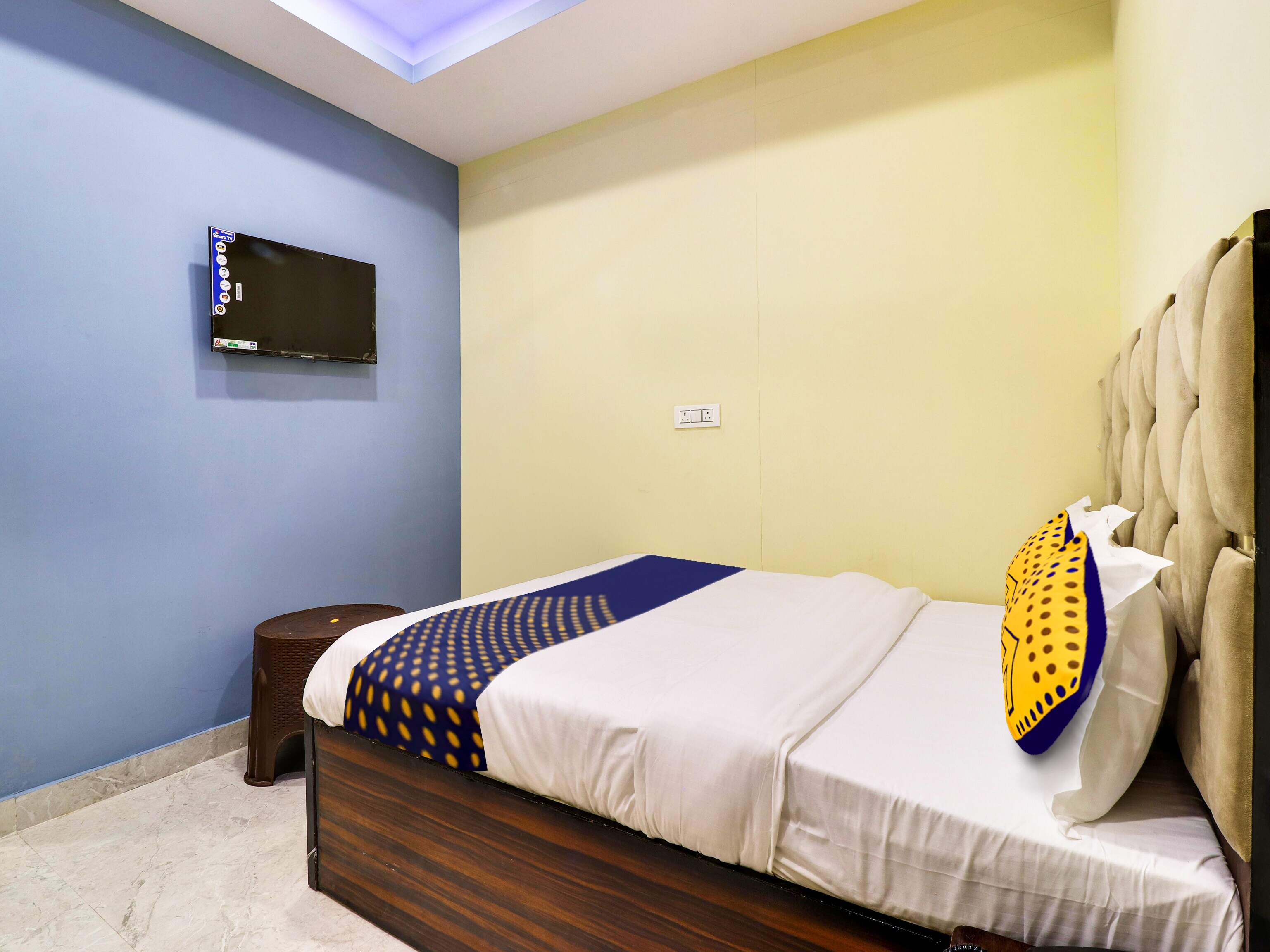 Super Hotel O Mayur Guest House - Tap to explore photos