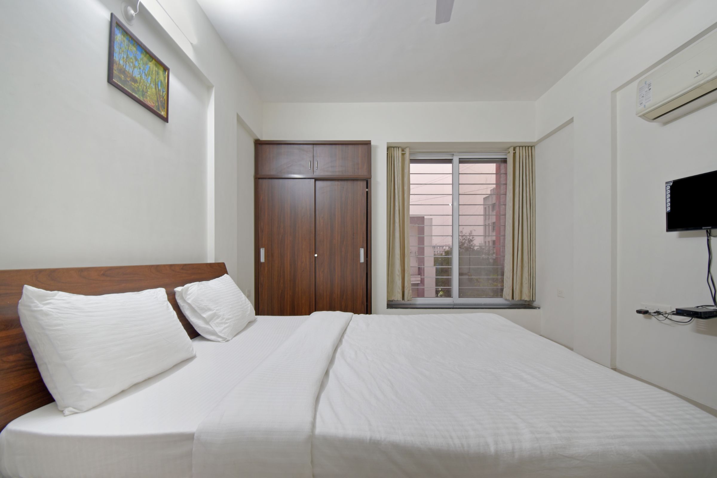 Lavish World Hospitality - Viman Nagar - Tap to explore photos