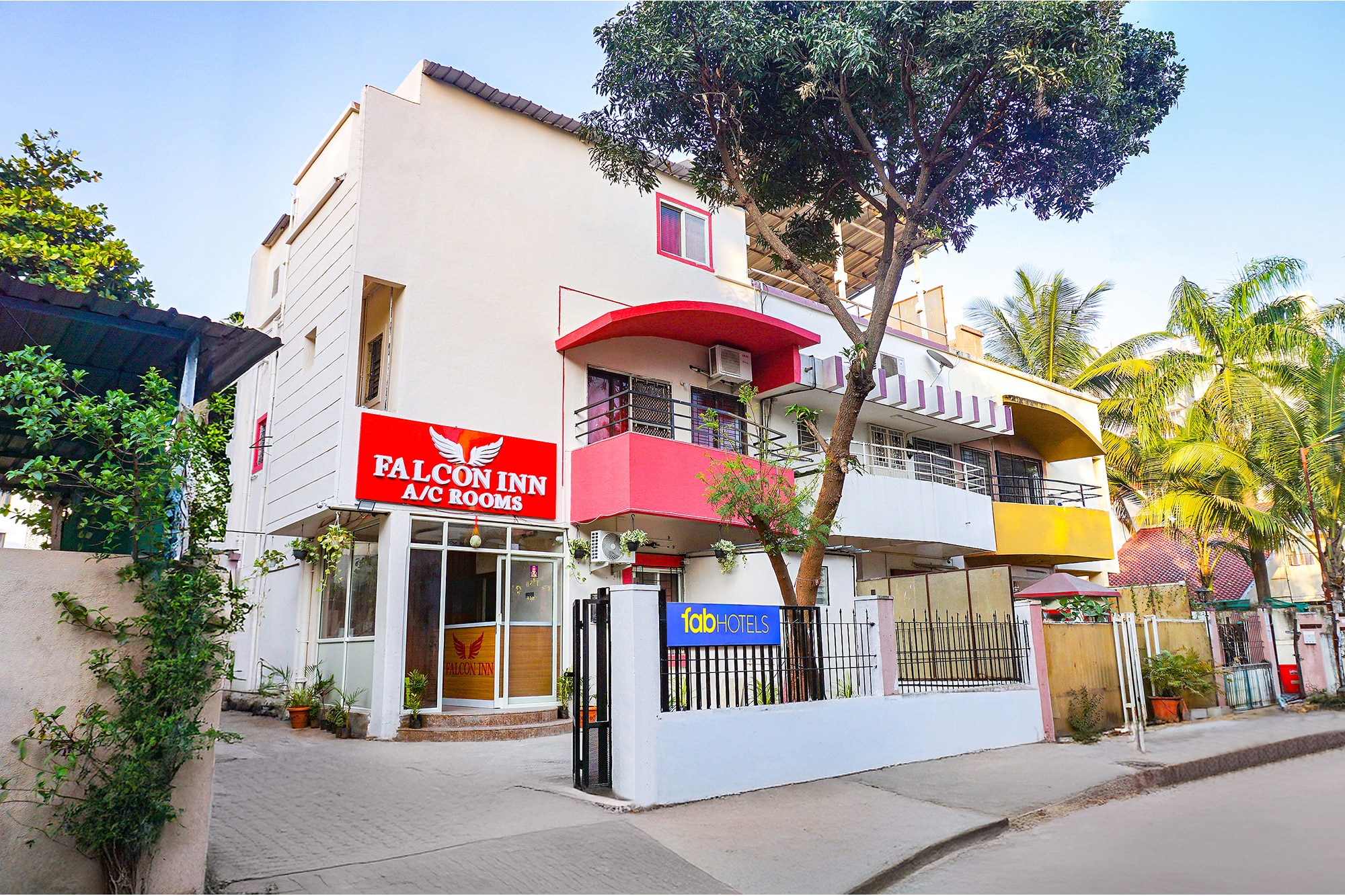 FabHotel Falcon Inn - Nr Balewadi stadium - Tap to explore photos
