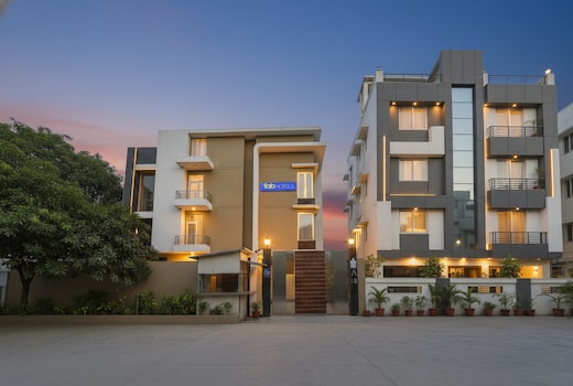 FabHotel Grand Olive