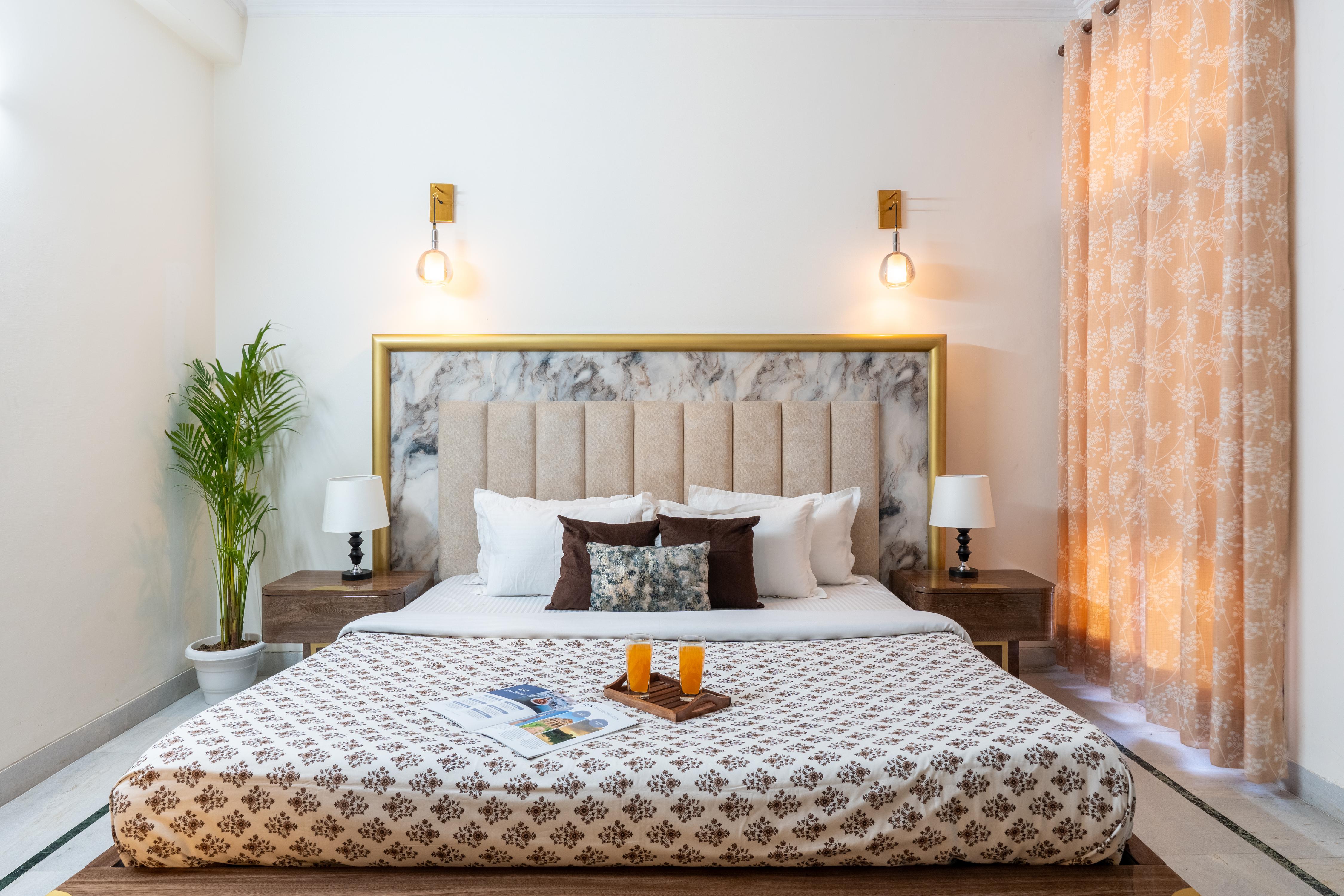 Homlee-Green Luxury 3BHK-South DEL-NFC-Lift - Tap to explore photos