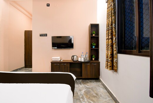 Hotel O M H Club And Resorts