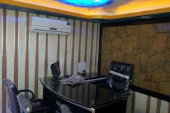 New Crown Hotel, Indore