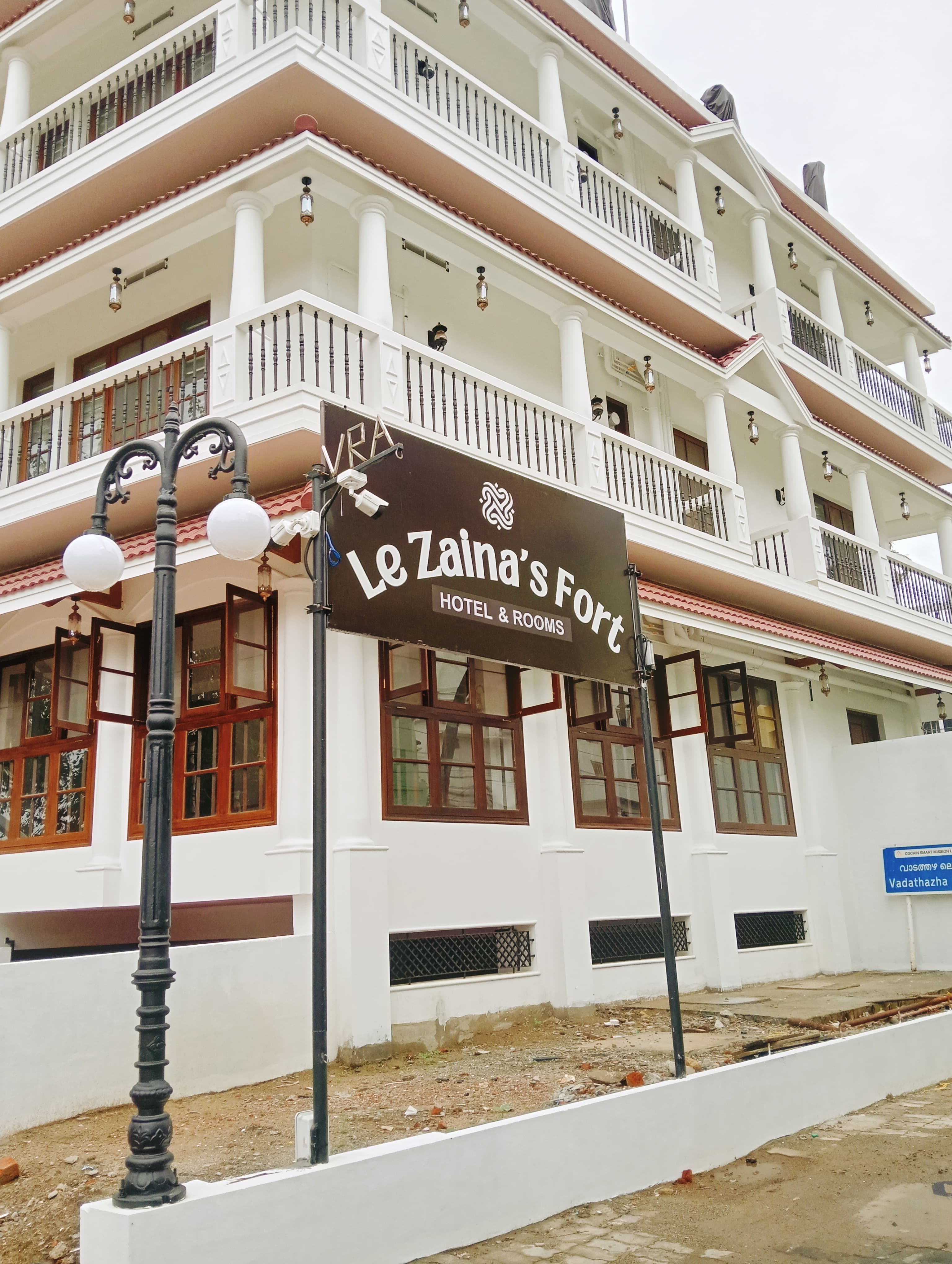 Le Zainan's Fort Hotel - Tap to explore photos