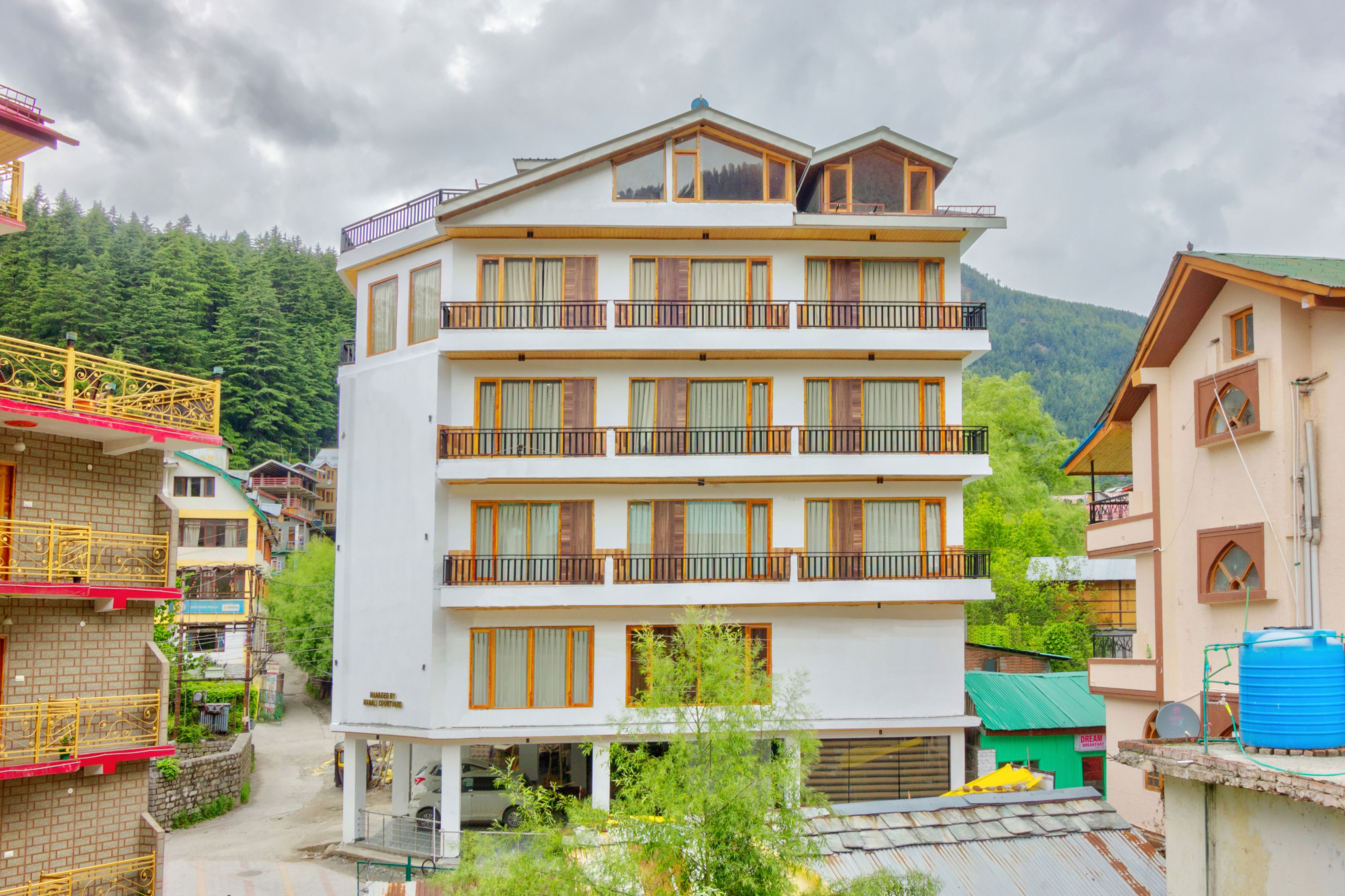 Hotel Everest - Tap to explore photos