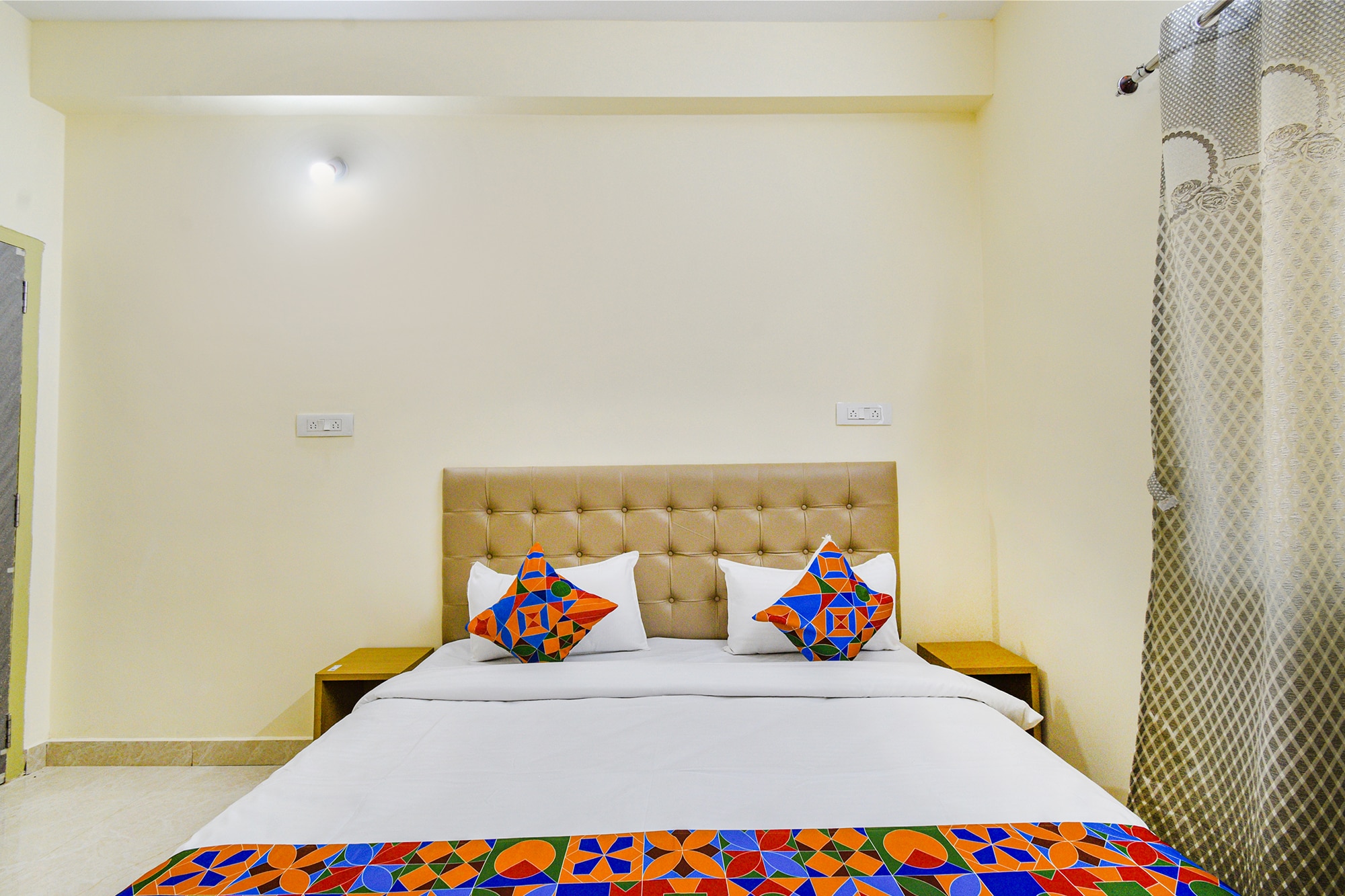 FabHotel RK Suites - Nr U.S. Consulate, Financial District - Tap to explore photos