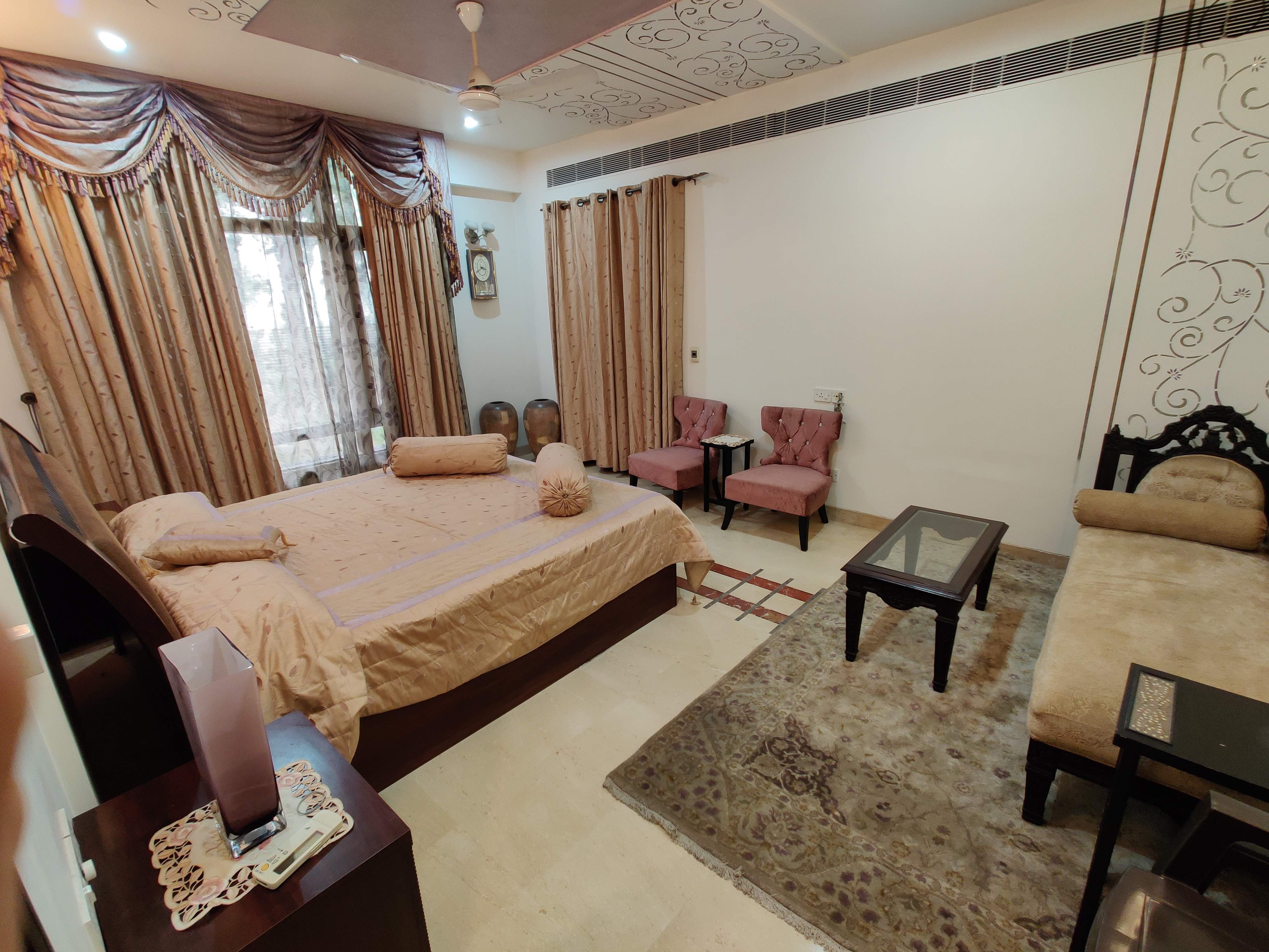 Amazing Palace in Jaypee Greens - Tap to explore photos