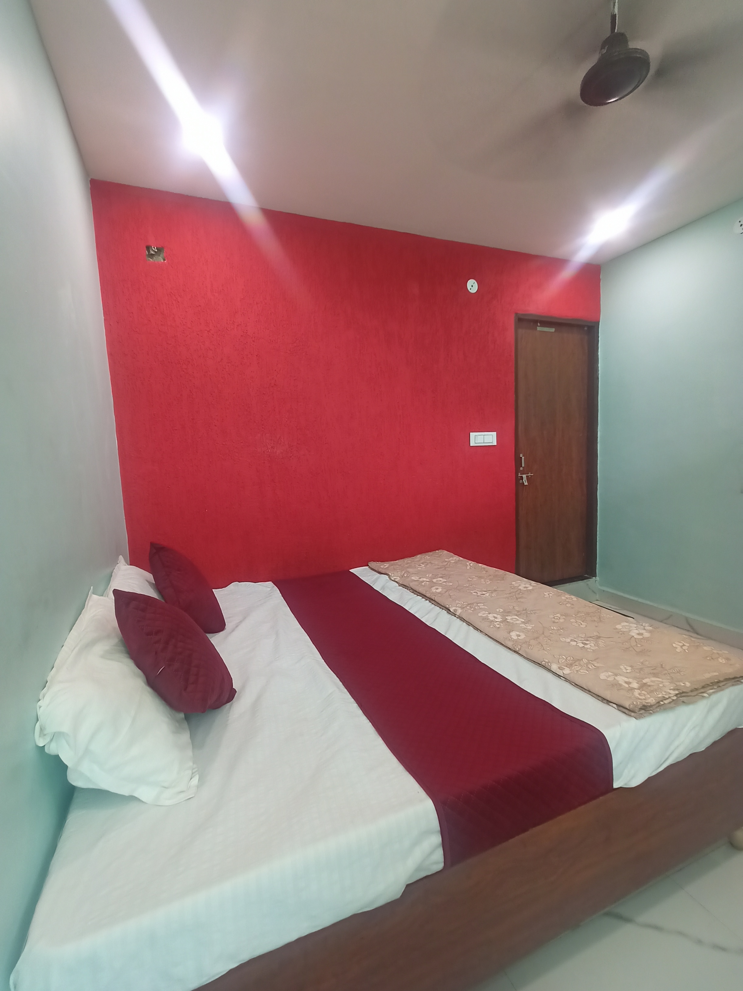 Hotel Shri Ji - Tap to explore photos