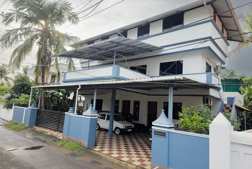 Padmanabhan's Homestay 2BHK by Alchemy Homes