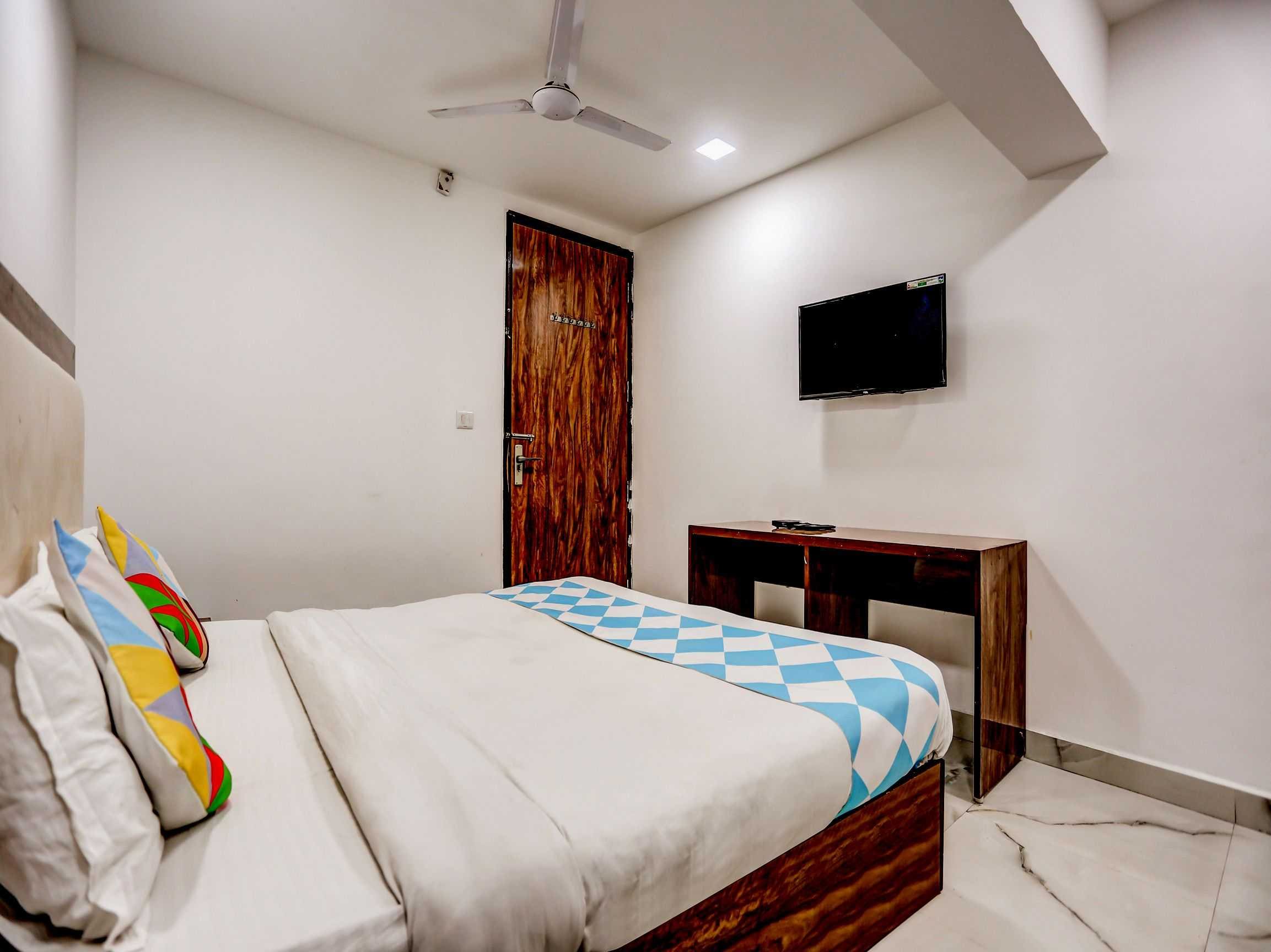 Hotel O Gour Homestay Near Lotus Temple - Tap to explore photos