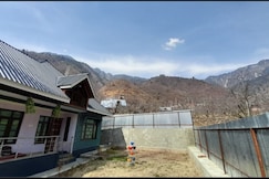 The Corner Cottage Entire 2BHK Cottage, Srinagar