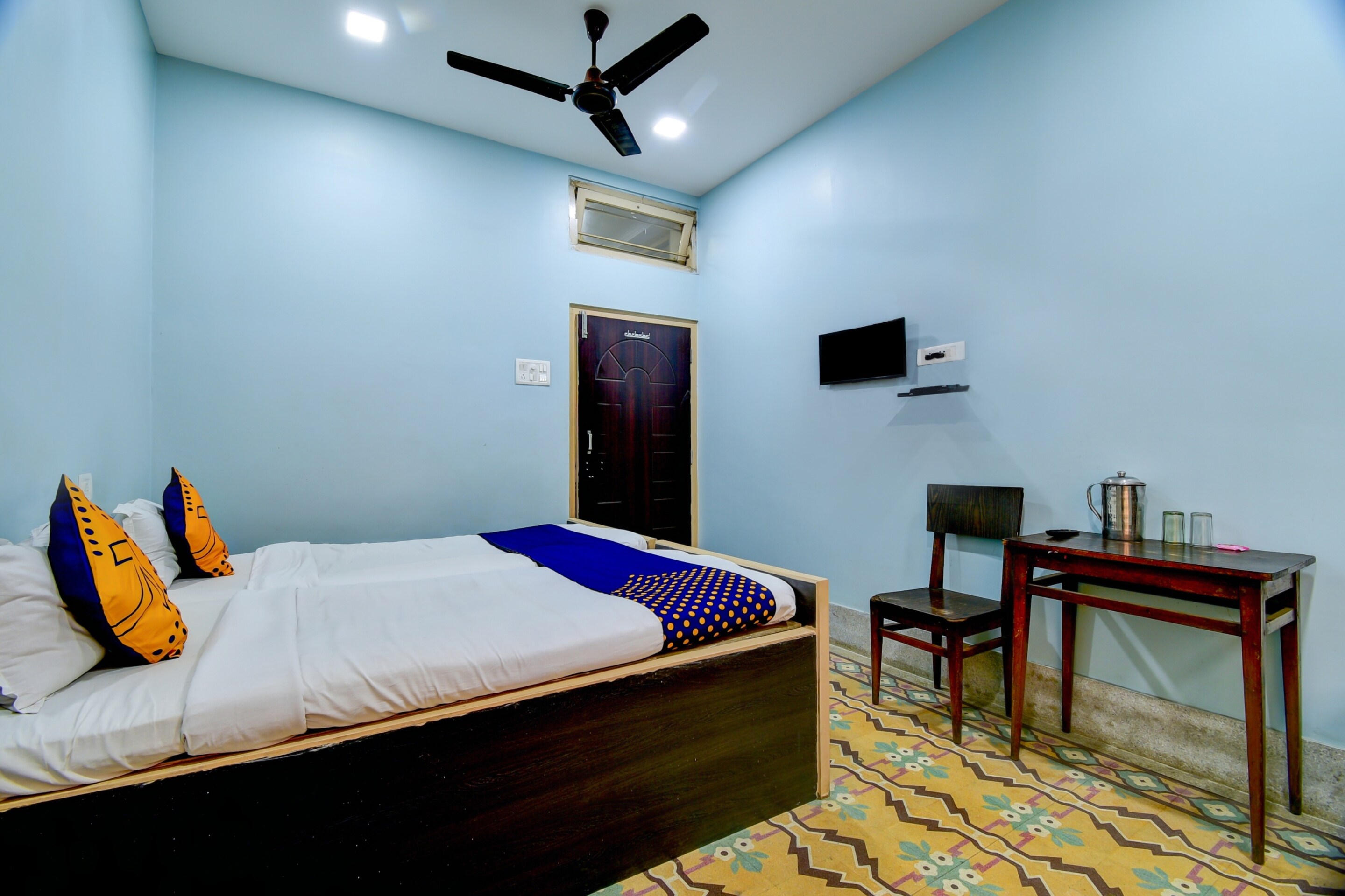 Hotel O Gajraj - Tap to explore photos