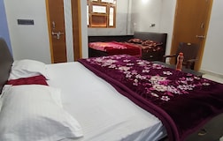Deluxe Twin Bedroom