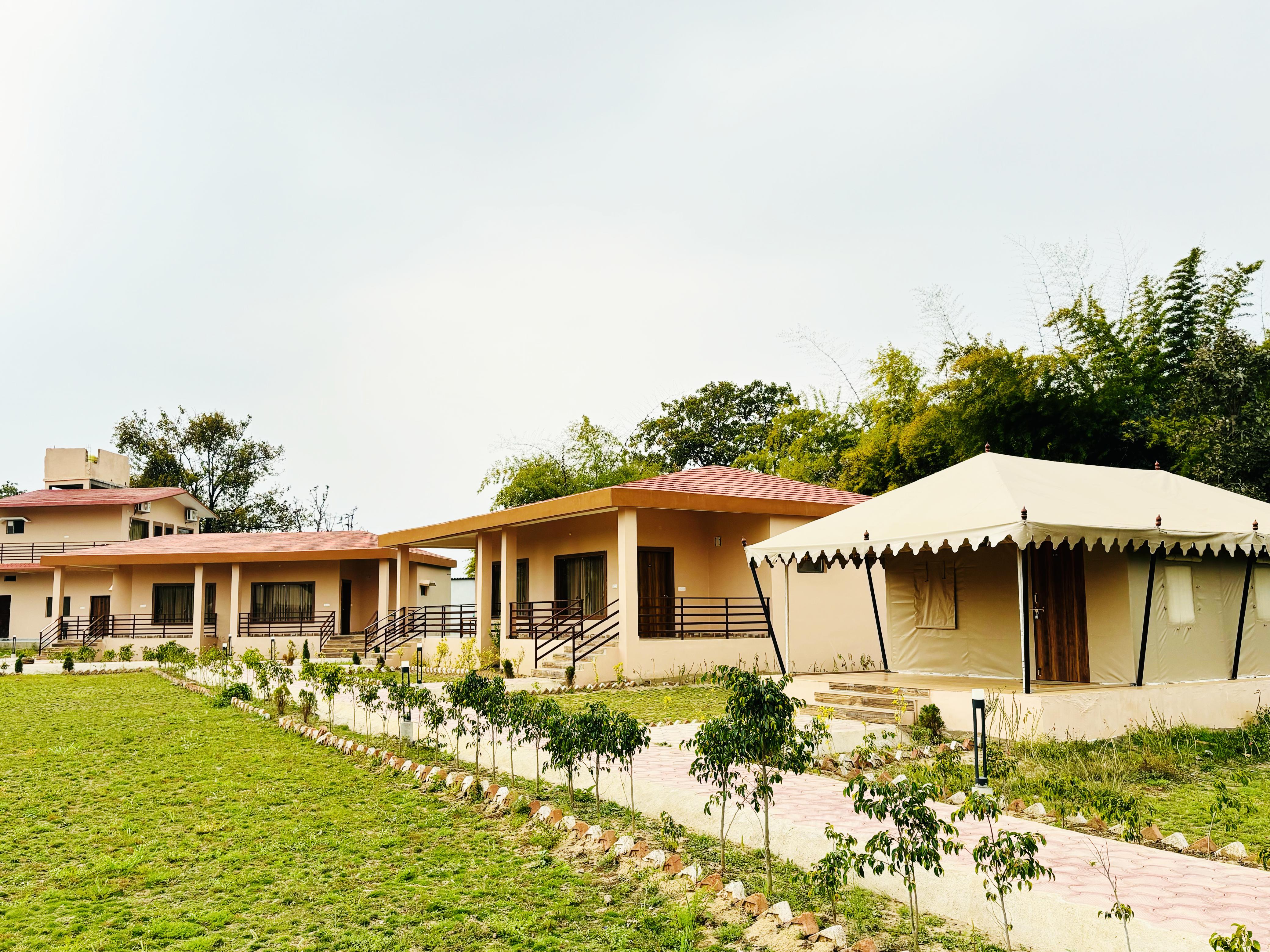 Bandhav Moonlight Resort - Tap to explore photos