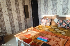 Keshav Dham Ashram, Vrindavan