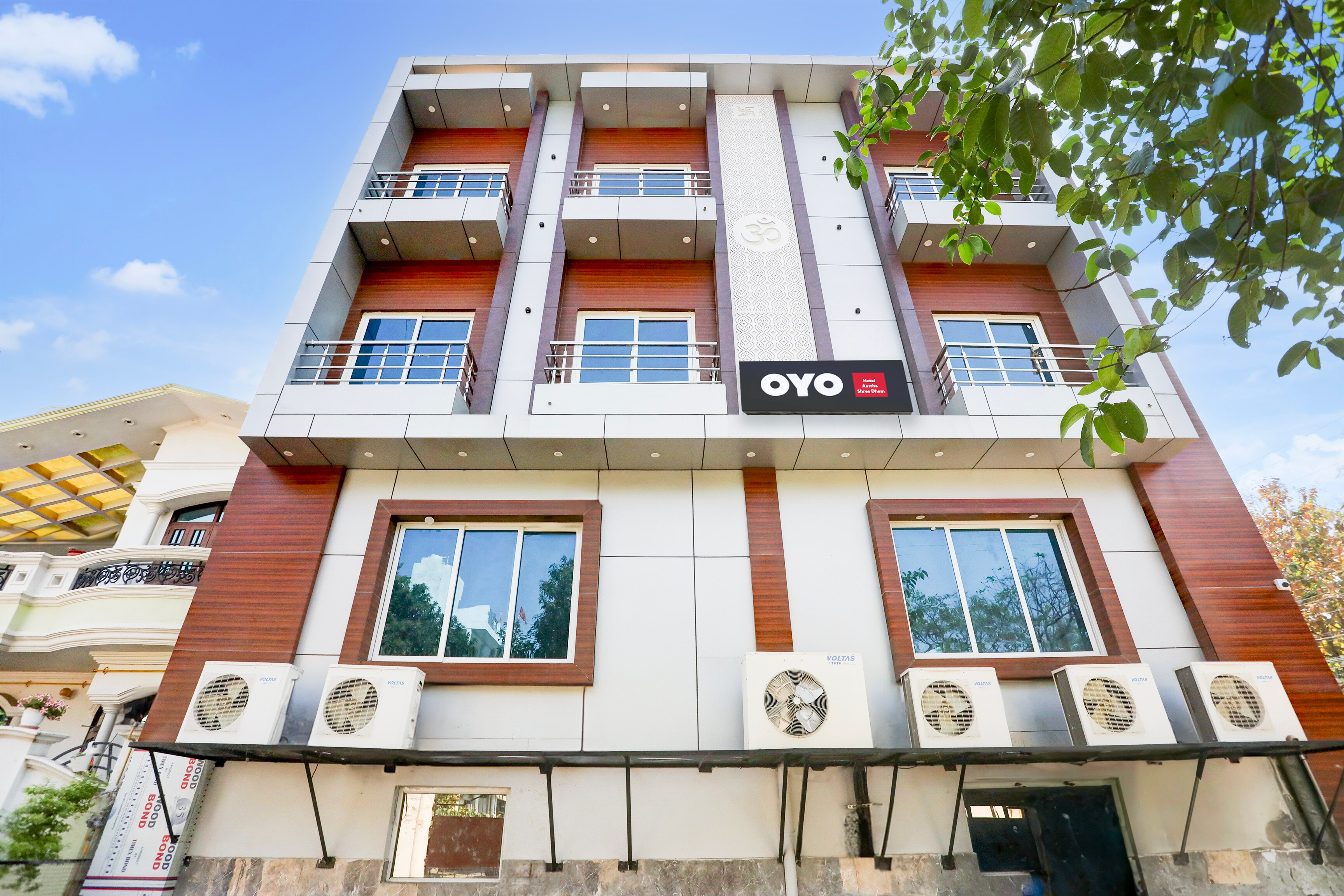 Hotel O Aastha Shree Dham - Tap to explore photos