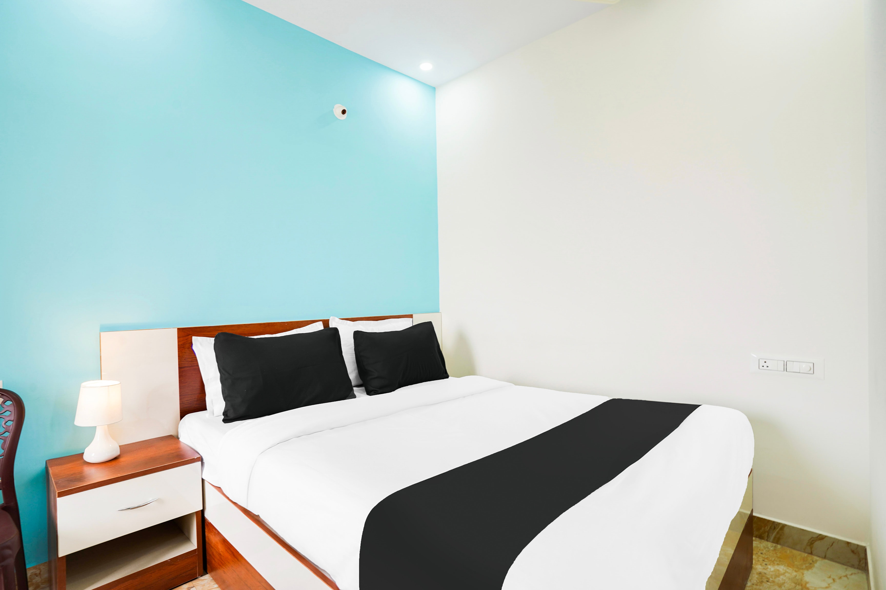 Hotel O SK Comforts - Tap to explore photos