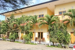 OYO 3096 Hotel Dewi Warsiki Near Gilimanuk Port, Bali