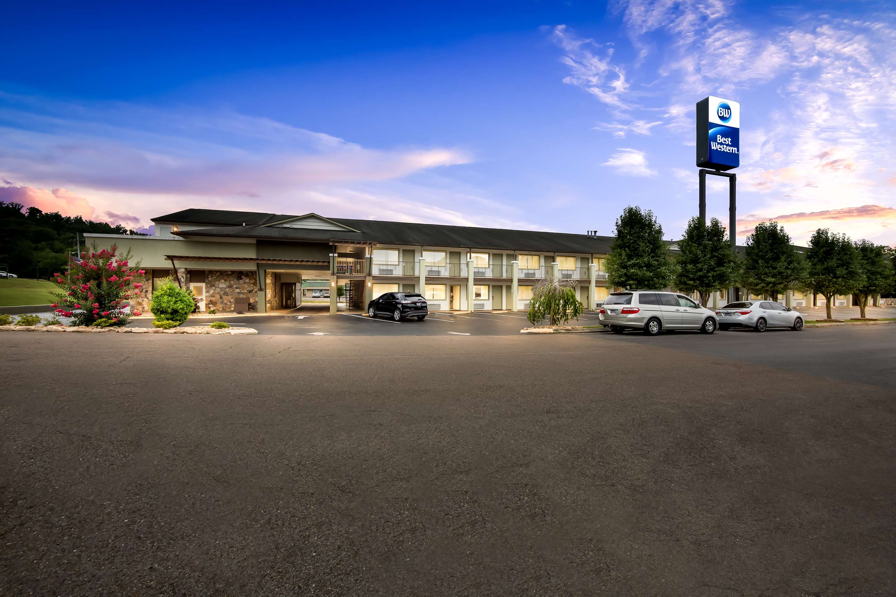 Best Western Dayton - Tap to explore photos