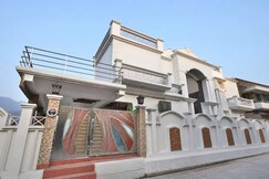 Premium Ganga View Room Only For Women, Rishikesh