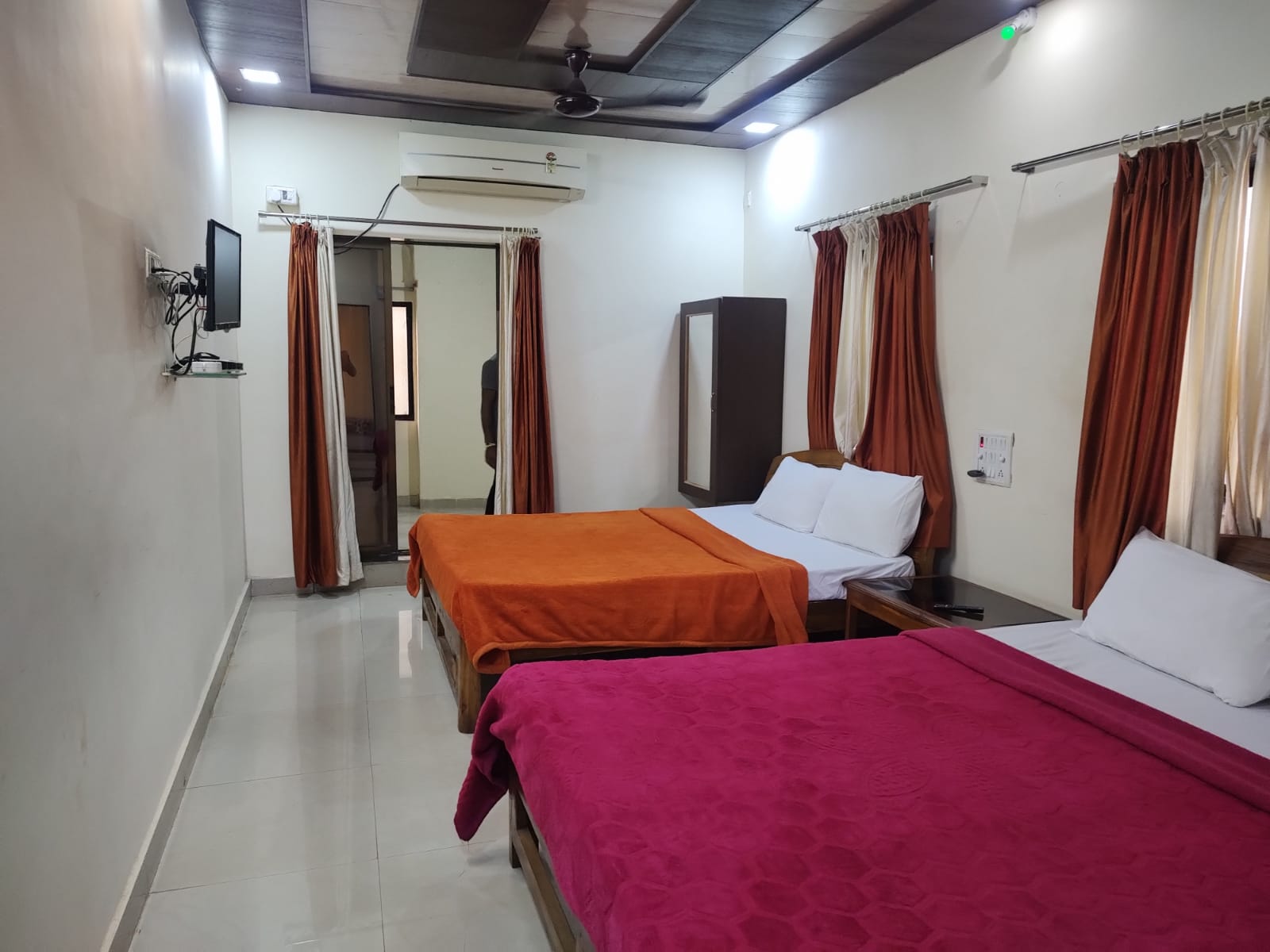 Hotel Omkar Mahabaleshwar - Tap to explore photos