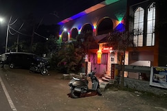 hotel fulora, Satara