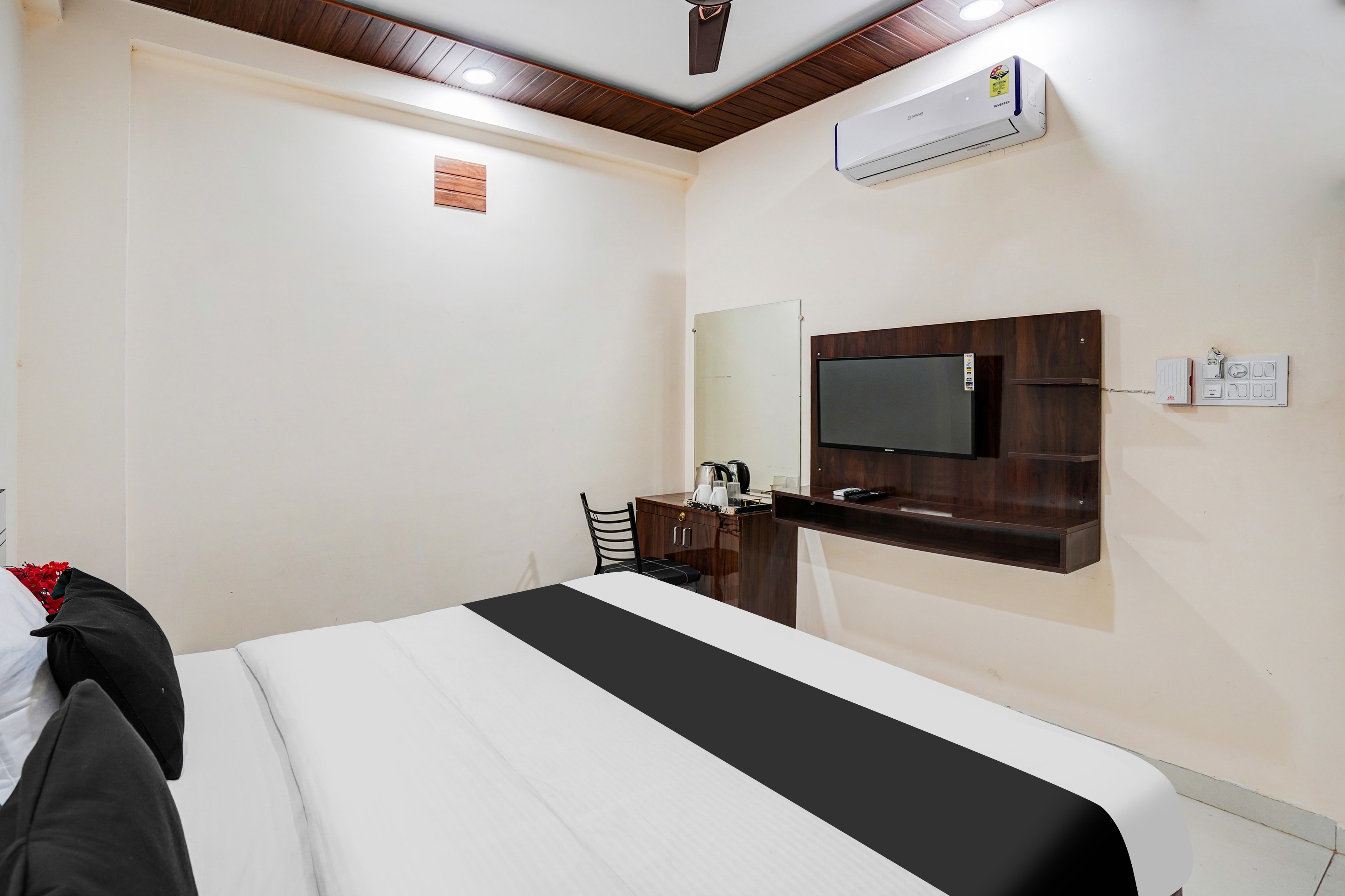 Super Hotel O Brilliant Convention Centre formerly Madhur Shree - Tap to explore photos